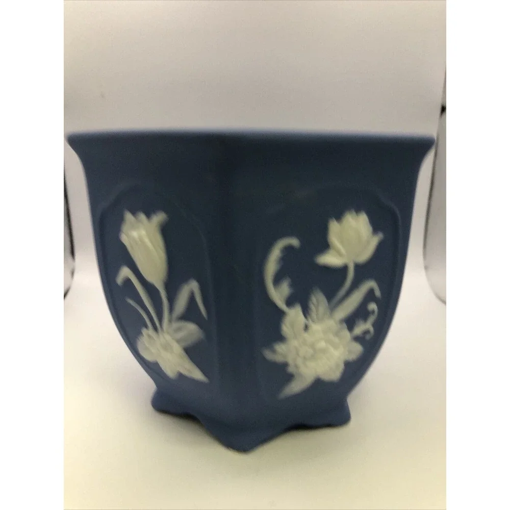 Vtg 2002‎ Trend Studios 5” Blue & White Floral Bisque Vase Dish Flower Pot USA